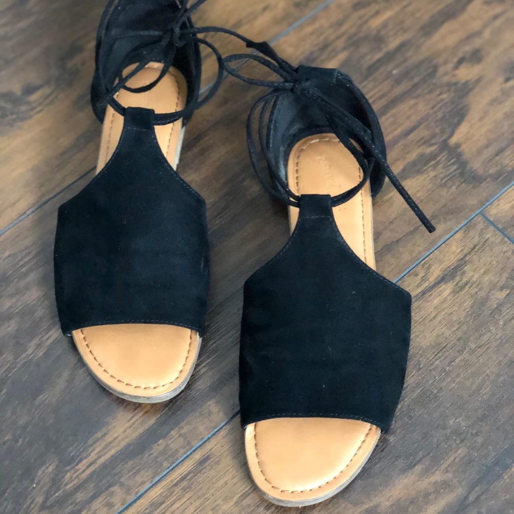 Universal Thread Sandals